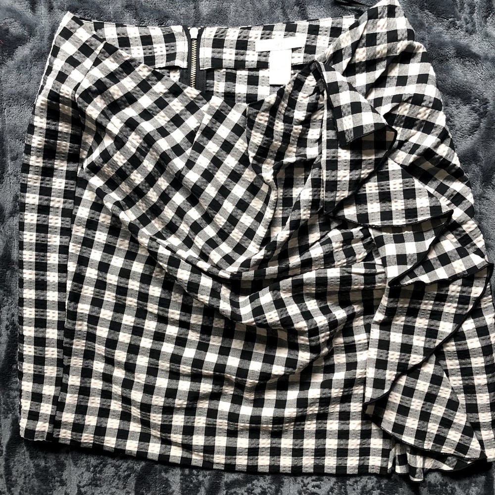 Black and white plaid H&M skirt
